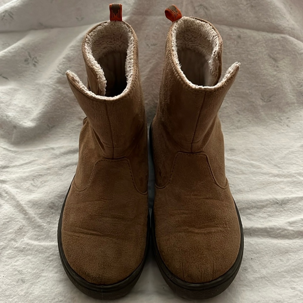 Carter’s Unisex Pull On Boot Size 2
